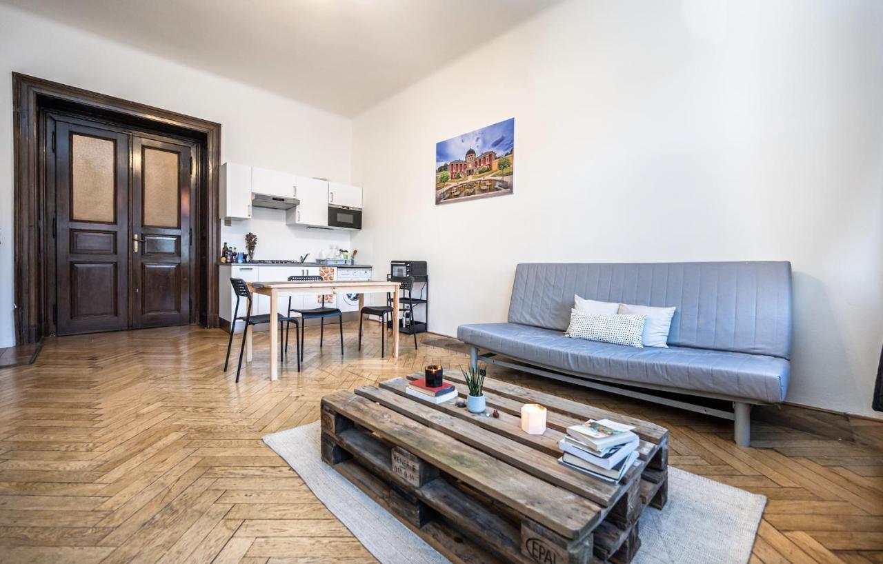 Legerova Apartments Praag Buitenkant foto