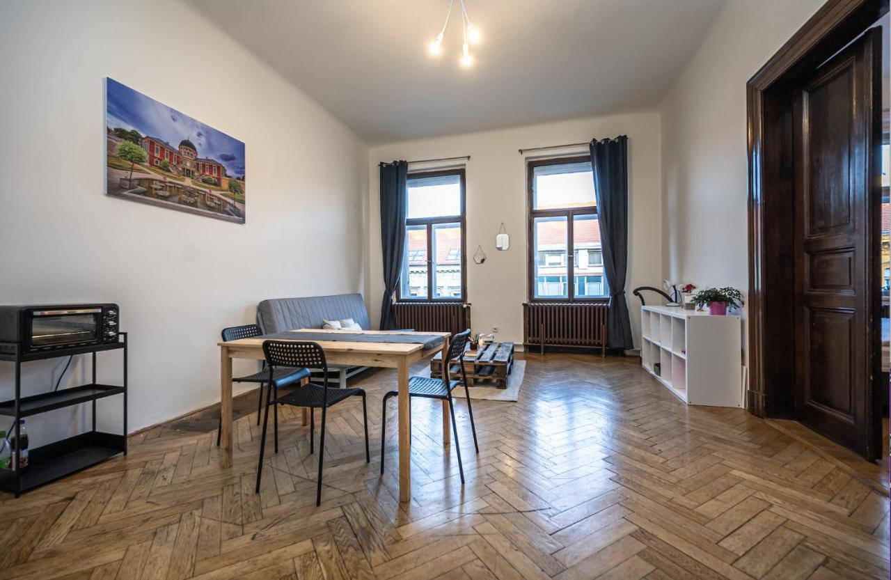 Legerova Apartments Praag Buitenkant foto